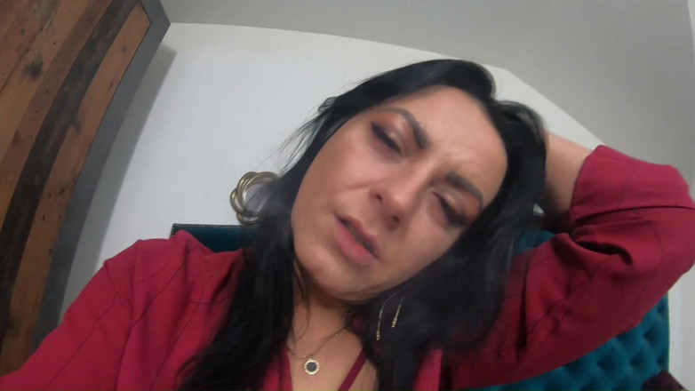 MilfyCalla: Abra sua boca, eu quero mijar - eu vou colocar na...