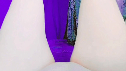 Kitty_Cross: Wanita doyan angkat lengan untuk memperbaiki rambut yang berantakan