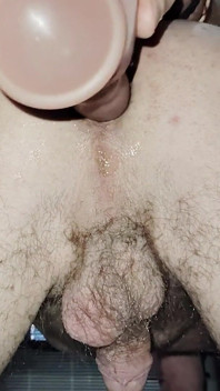 Fofa garoto se fode com um vibrador