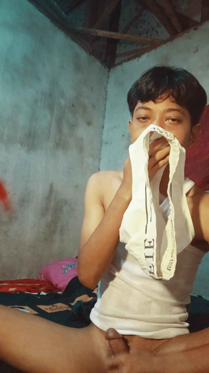 EKI WINATA: I'm Doing Finger Exercises at Night