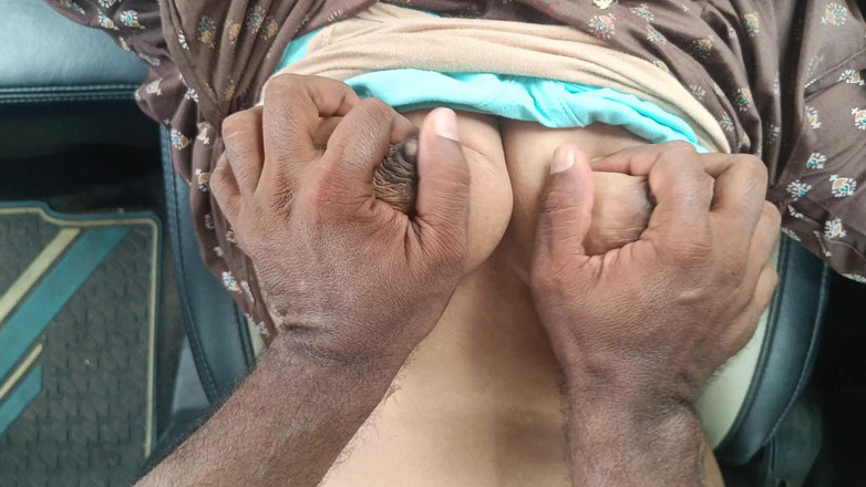 Laxi ammu: Sexe dans la voiture du personnel du bureau