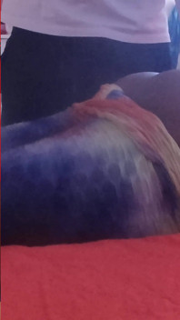 Ma belle-mère me demande un massage sur son gros cul et je ne peux résister