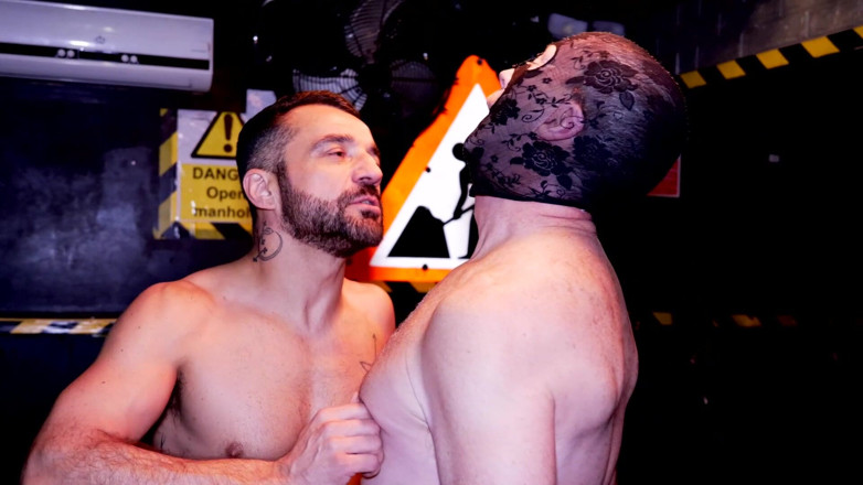 Daddy_dan_xxx: Bareback Gay Group Flip Fucking in the Cruise Club