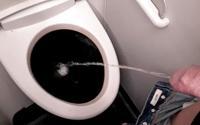 Master Drex: Pissing in plane