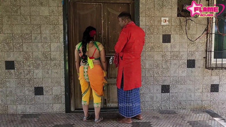 Xflame Movies: Хардкорный секс дези Dhoodhwali с домохозяйкой