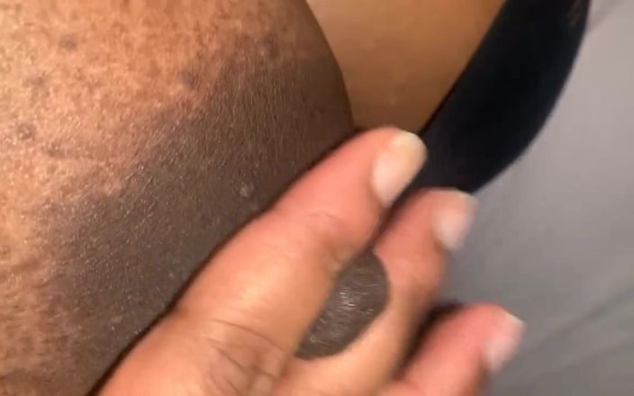Super sexy ebony cuties: Prim-plan, strângându-mi sânii mari