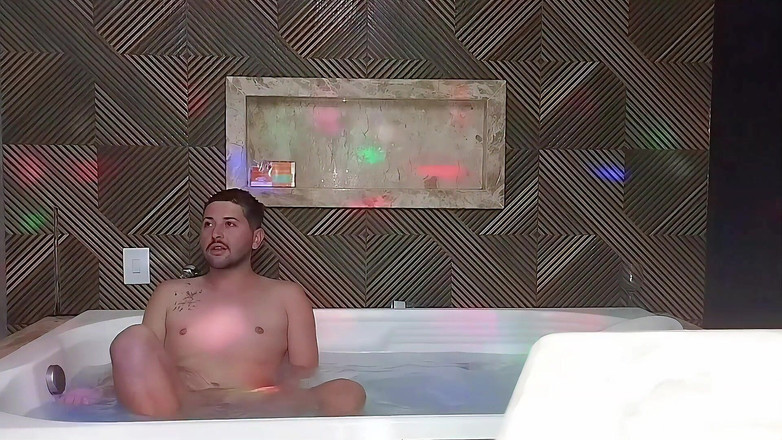 Marcosninfo: 我和我的朋友们在展览中为他们举办了一场派对。