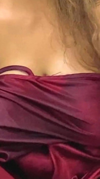 Succhiando grandi tette di casalinga traditrice la mia vicina era via quindi la moglie dei vicini voleva che succhii i suoi grandi tette ed i capezzoli