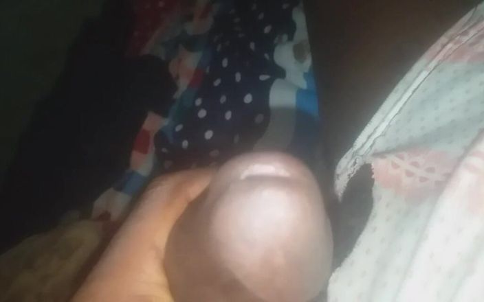 Badman4606: Je l’ai surpris en train de se masturber dans sa...