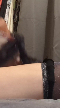 Mengidamkan zakar dalam pantat dan mulut saya semasa memakai pantyhose