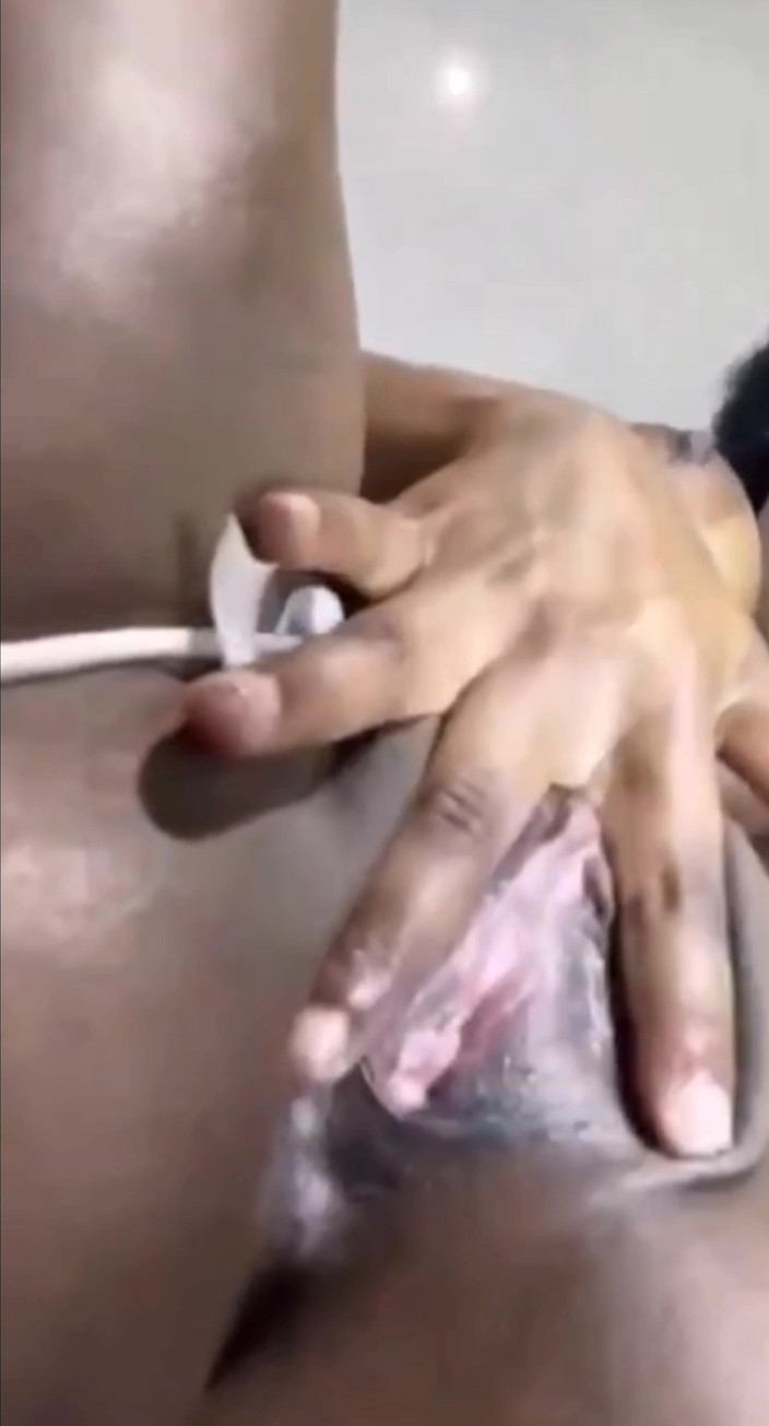 Super sexy ebony cuties: Розтирання, розтягування моєї пизди під камву