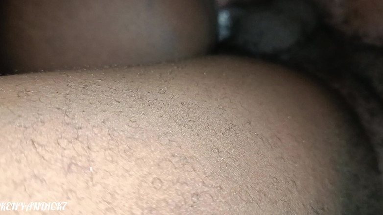 Kenyan Dick: Para domowej roboty porno jedzie i kremuje całego mojego penisa