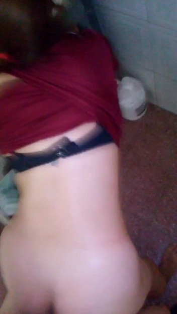 Fitcure1: मेरी प्रेमिका के साथ बाथरूम में