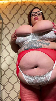 天使が初めてのセックスマシーンを犯し、激しく絶頂
