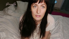 GinnaGg: Memercik dari orgasme saat menonton film porno di mana seorang...