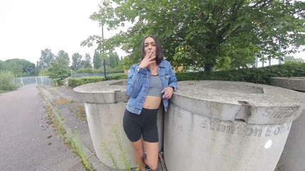 VR smokers HD-2D Videos Only: Kim model - intervista