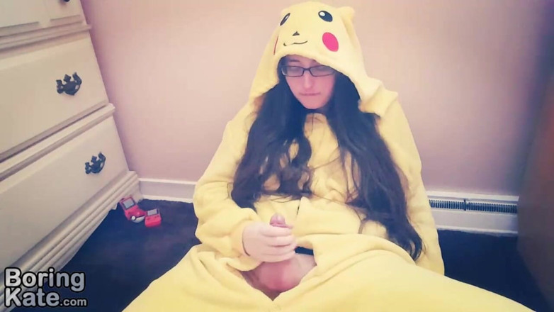 Boring Kate: Klatschen in meinem pikachu kigurumi