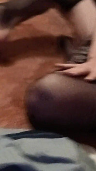 Caroline Sophie, fille sexy, suce une grosse bite