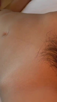 Piccolo divorziato. La bellezza dall'aspetto puro nasconde un corpo surriscaldato affamato di di più
