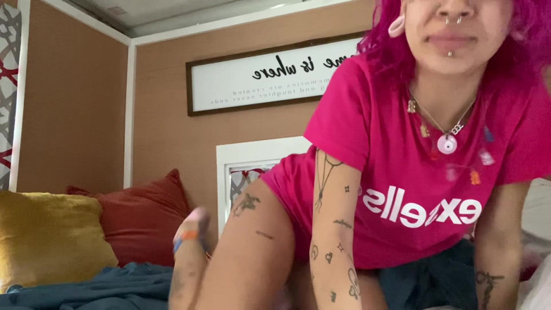 Nali Marie: POV - แม่เลี้ยงโดนฝึกให้เย็ดคุณด้วยสร้อยคอวิเศษ