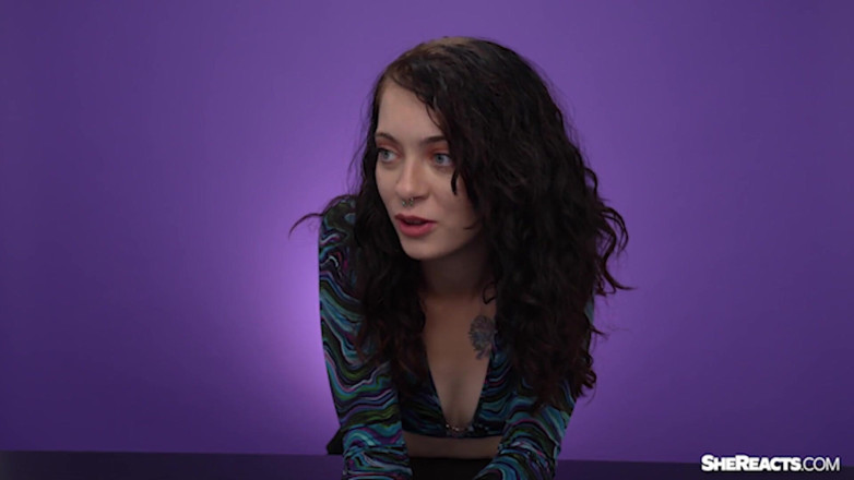 SheReacts: Çok mu küçük? Küçük yarak tepkisi Redux