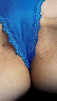 Lala Licious - mijando através da minha calcinha azul