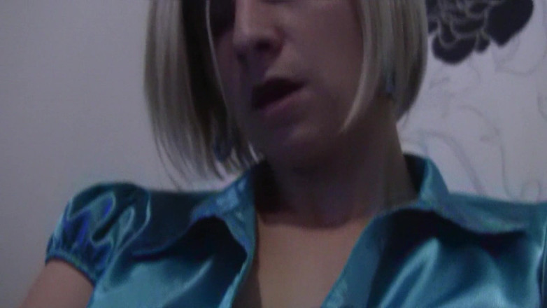 All Those Girlfriends: Office chick Bianca Ferrero dildoing her pussy