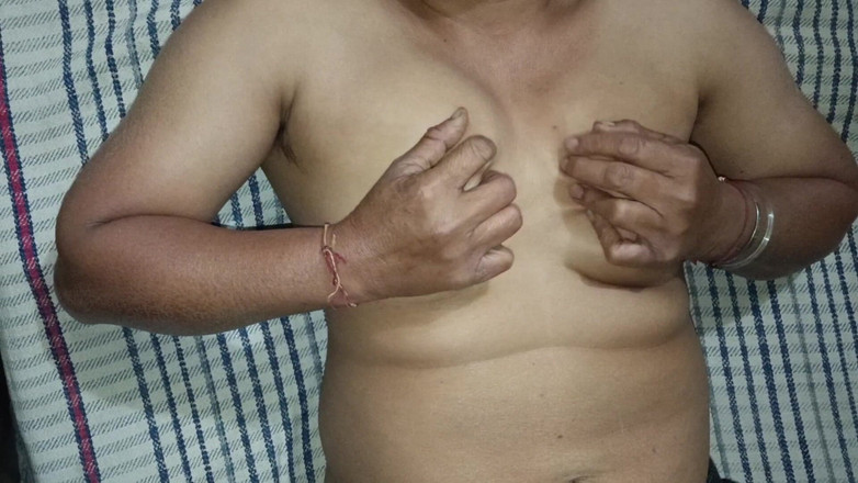 MHM: “真正的妻子戏弄自己并挤压她的胸部 - 缓慢的激情”