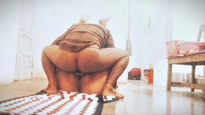 Pleasure couples ramp: Desi Bhabhi ukazuje své tělo svému příteli, který šuká zadek do...