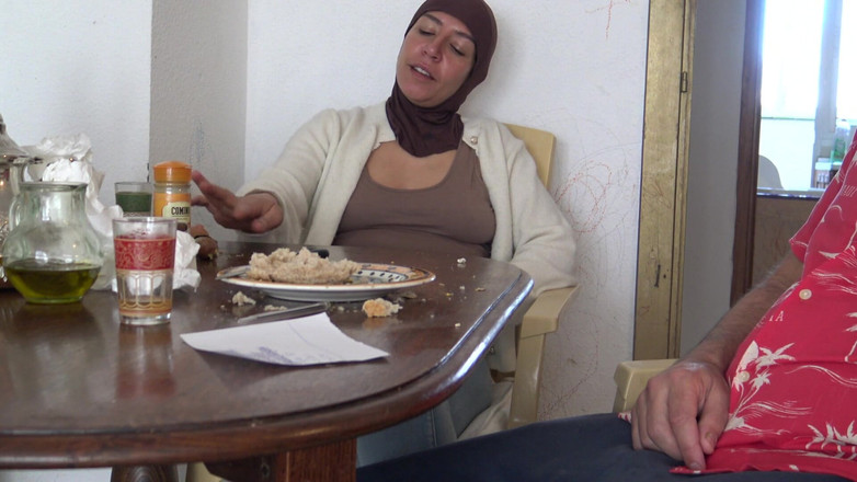 Souzan Halabi: Kurdská nevlastní matka podvádí svého nevlastního syna v Istanbulu - turecký...