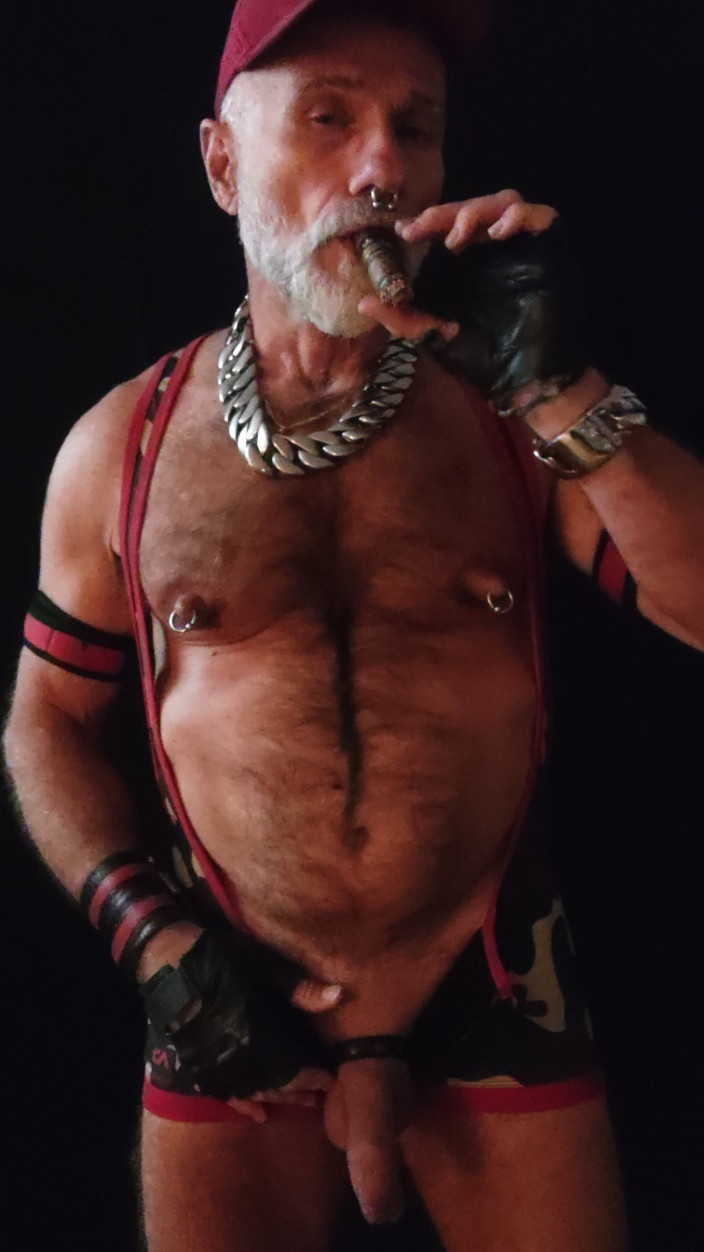 MusclesCigarsFFPig: Muping bradavek při kouření gar