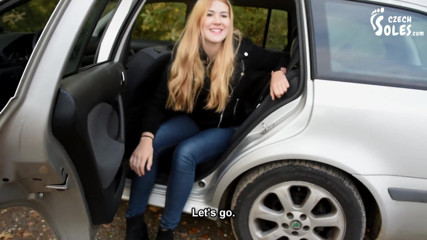 Czech Soles - foot fetish content: Junge anhalterin bekommt eine fahrt für ihre großen sexy füße