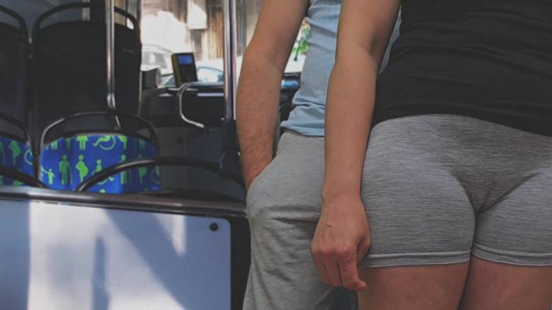 CoupleForFun2023: Hampir ketemu waktu dia lagi ngocok kontolnya di dalam bus