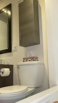 Ejaculare facială, îmi place! Videoclip complet *** Fiul meu vitreg a fost în baie, l-am văzut masturbându-se! așa că am decis să am grijă de H