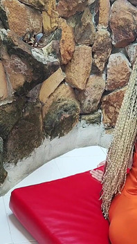 Merakam dengan si jalang saya di halaman apabila suaminya tiada