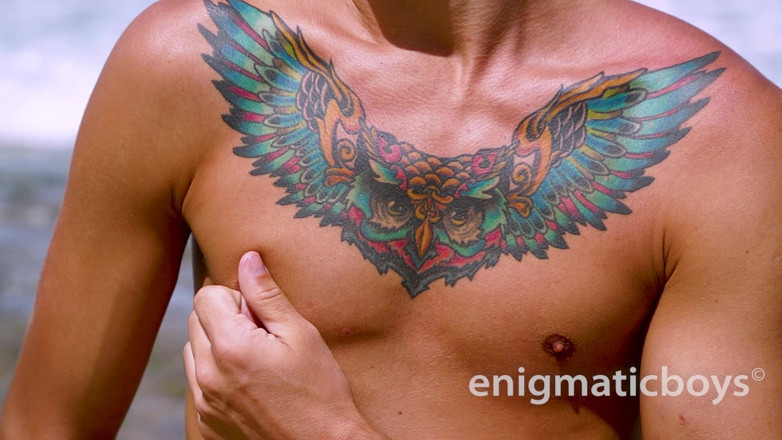 Enigmatic Boys: Playa nudista caliente