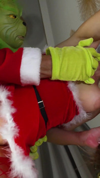 クリスマスの夜にグリンチとハードコアセックス!