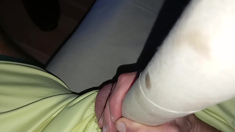 Elvissc: El chico tan cachondo con su gran polla continúa follando...