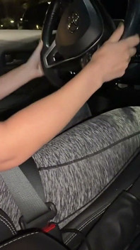 Eine fahrt nach dem college endete mit einem öffentlichen riskanten handjob