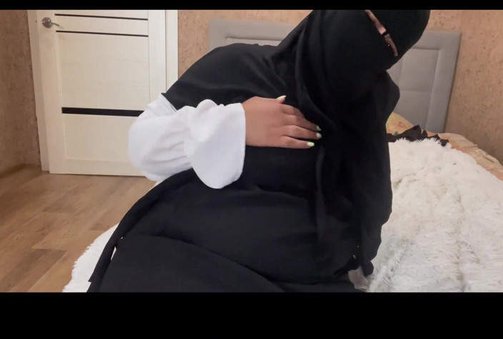 Lux Eva: Arabská milfka jasmínová bez kalhotek