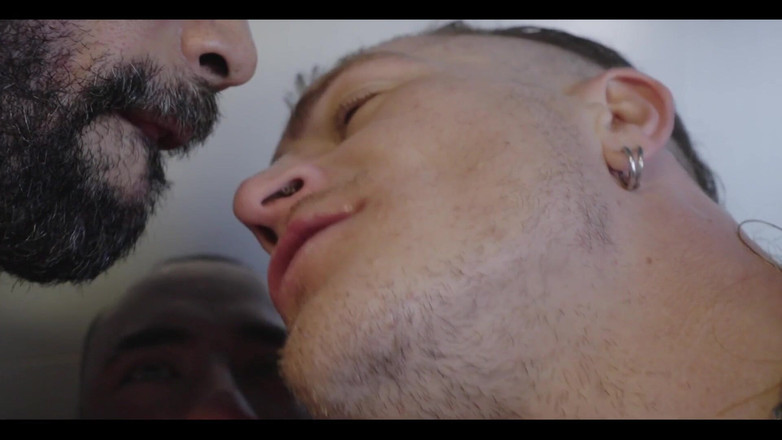 Gianni Gio: Kosta dan pantat kayanya