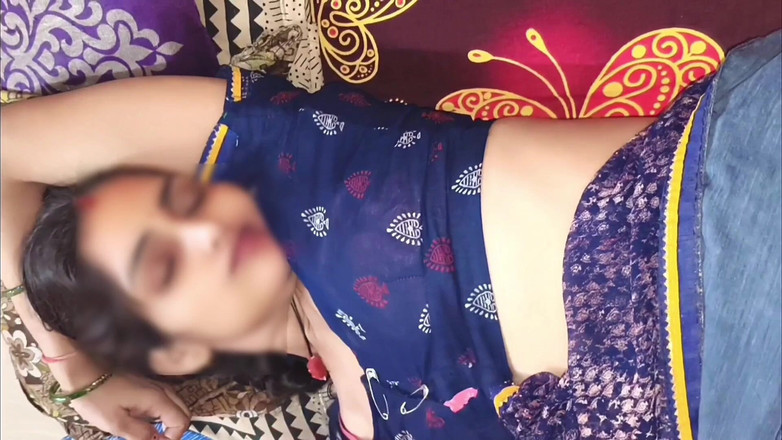 Janvibhabhii: Adik tiriku nyepong kontolku sebelum ngentot habis-habisan, video xxx india...