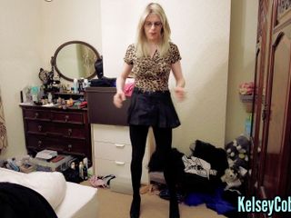 KelseyCobalt: 在我的卧室里穿着不透明的紧身衣并高潮