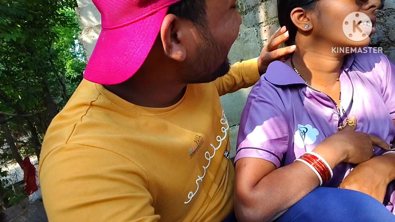 Premi pooja: Bilinmeyen adam ve ateşli yenge açık havada, dışarıda eğleniyor