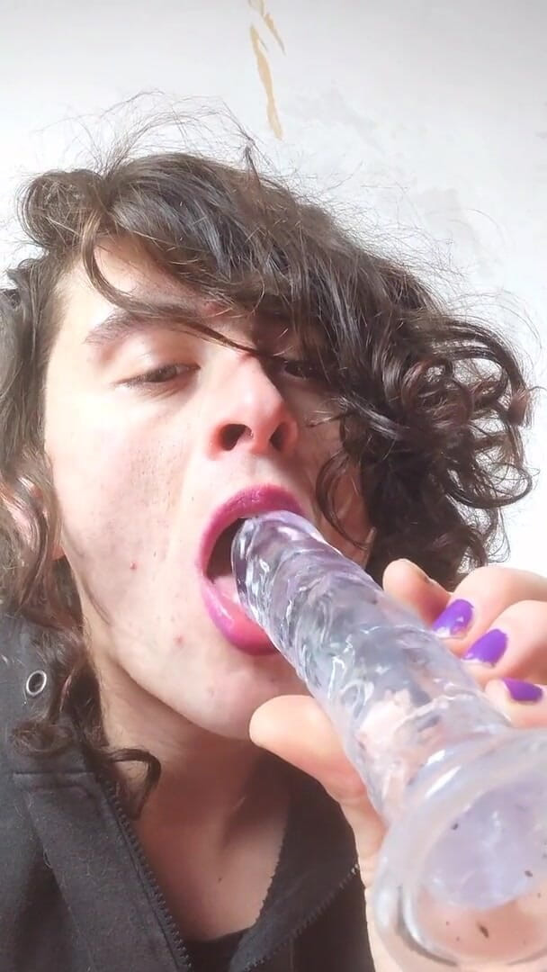 Sara B: Dildo blowjob Sara Nb