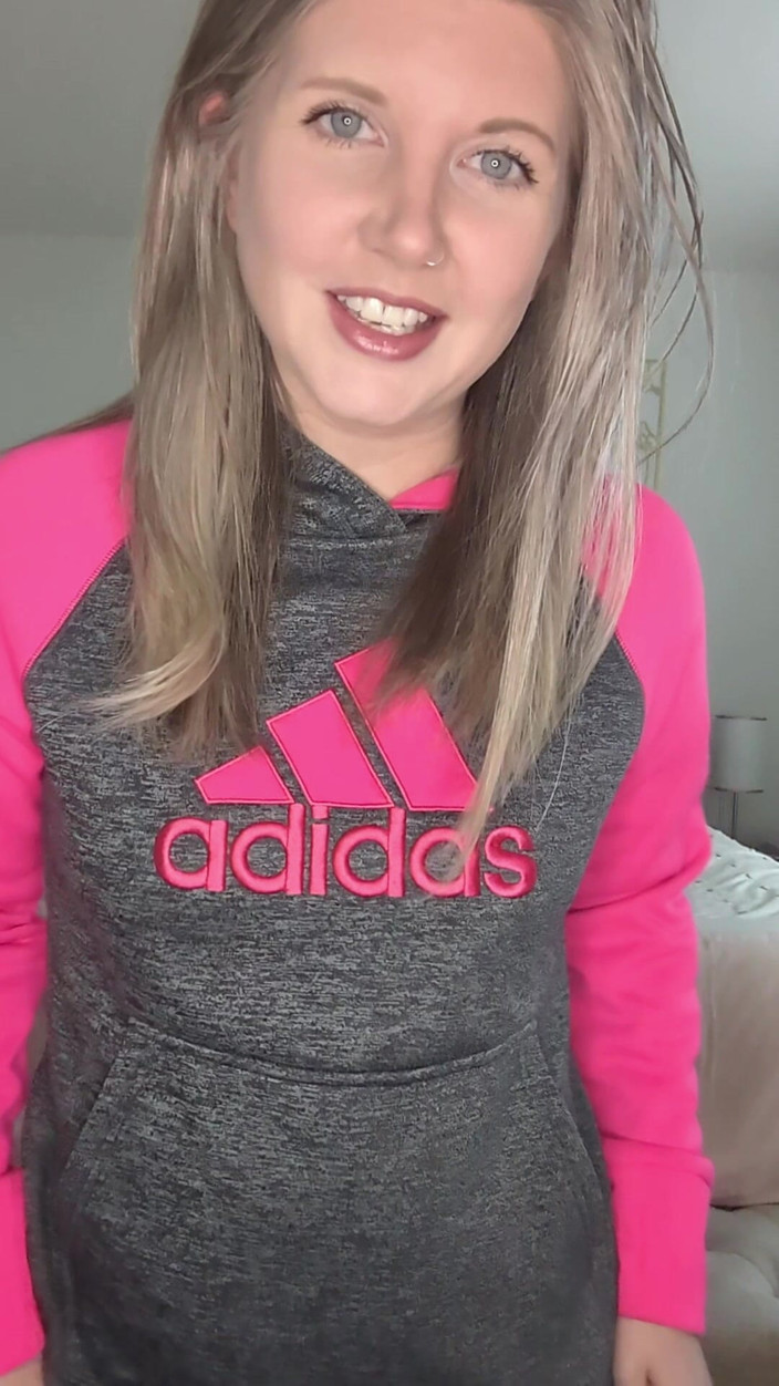 Housewife Ginger: フーディー ストリップティーズ JOI