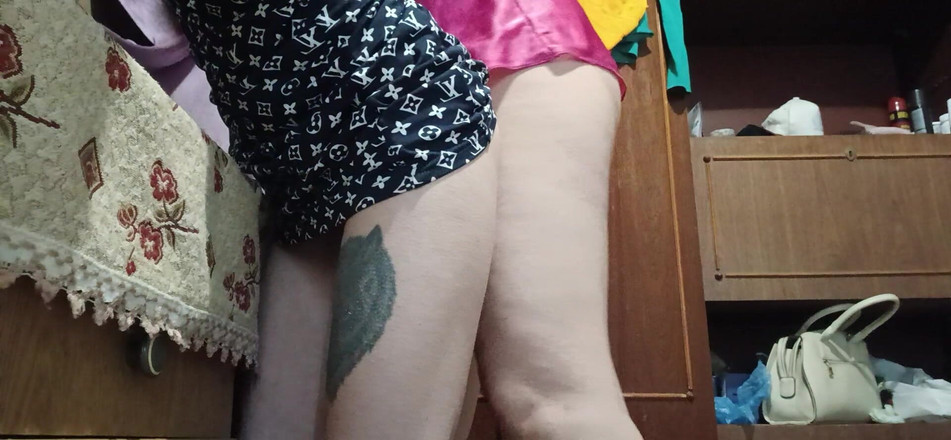 Lesbian-illusion: Trong khi bạn trai của tôi đến cửa hàng, chị kế...