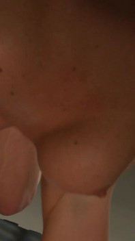Mokra scena seksu 2_sexy brunetka milf zerżnięta w dupę w sklepie mechanika kończy się squirting