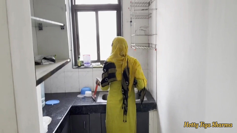 Hotty Jiya Sharmaa: 배다른 여동생과 포르노를 보고 하드코어 섹스 이야기