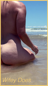 Wifey Adora Desfrutar Da Praia De Nudismo